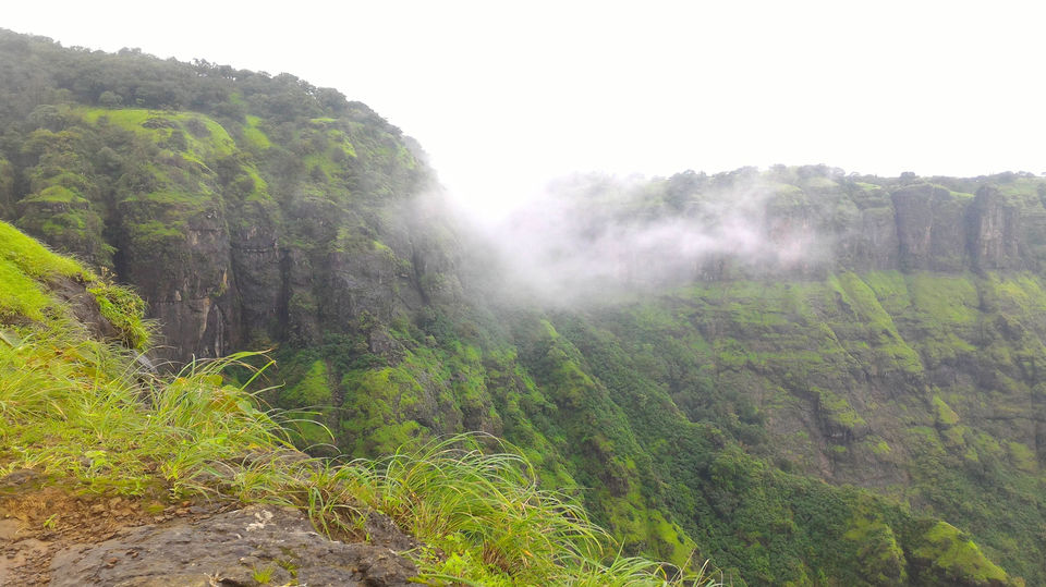 Photo of Monsoon Trail To Mahuli Fort 10/23 by ExploGraphr