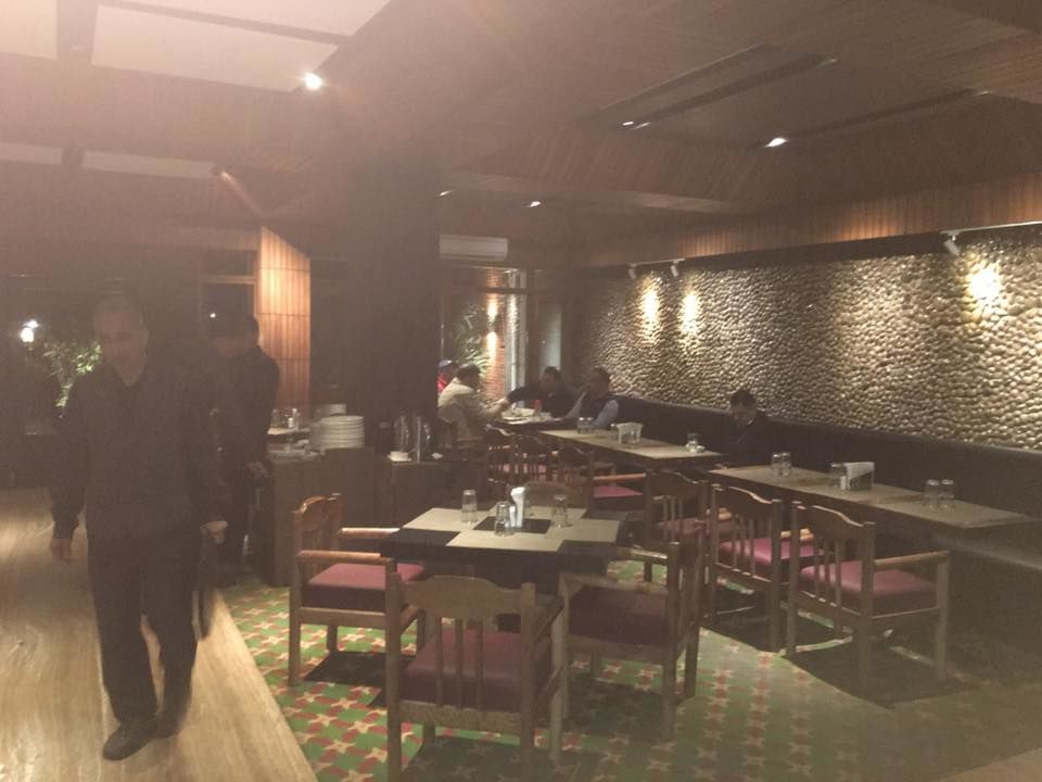 Photo of Ahdoos Hotel, Srinagar by Anuj Tikku