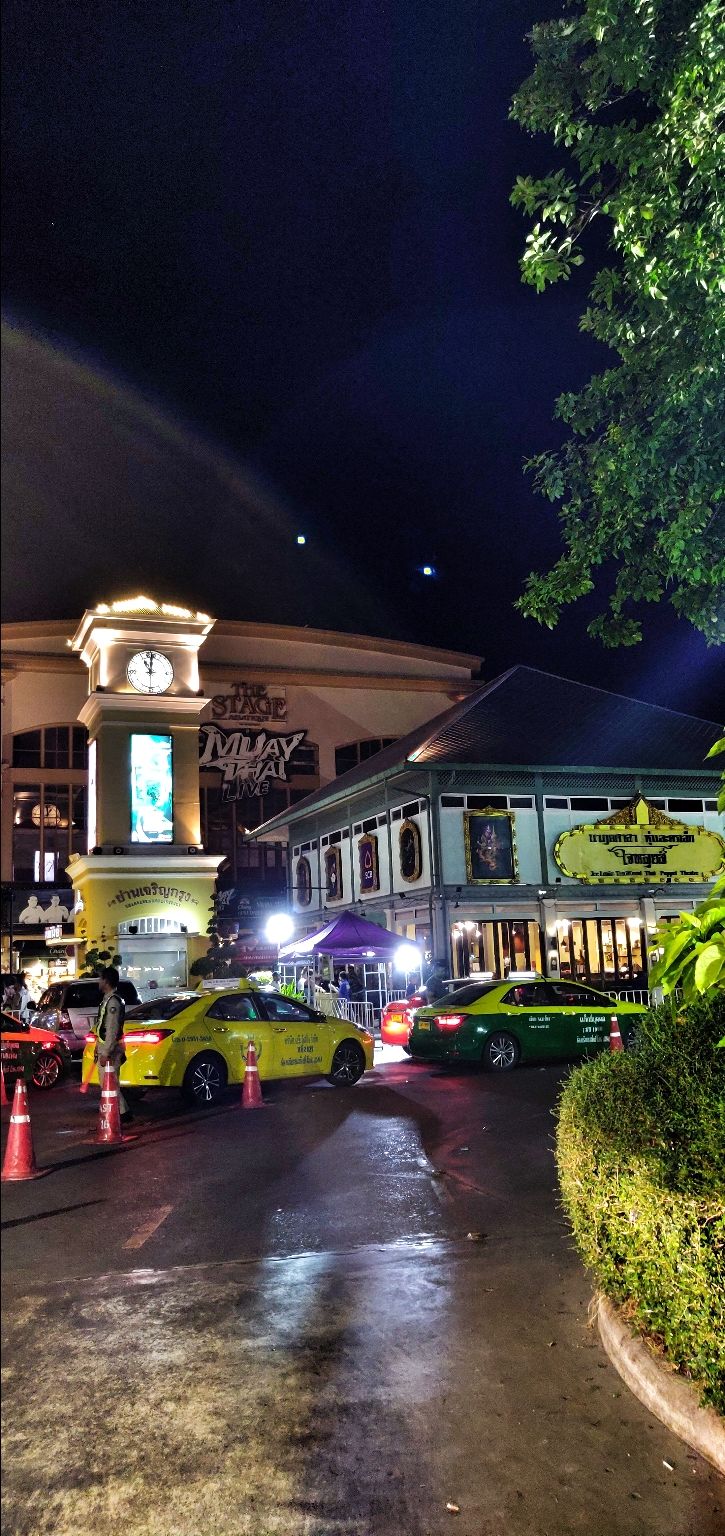 Photo of ASIATIQUE The Riverfront, Charoen Krung Road, Wat Phraya Krai, Bang Kho Laem, Bangkok, Thailand by Tushar Dawar