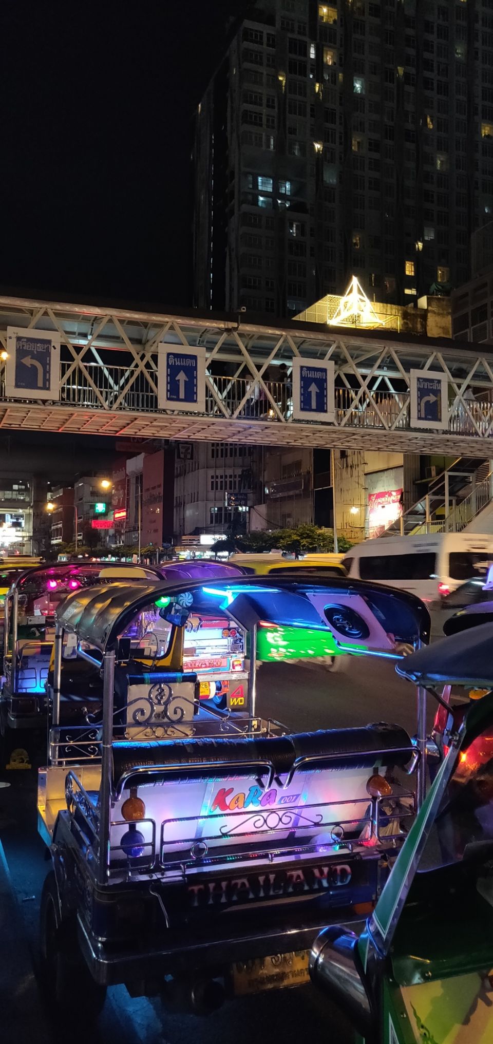 Photo of Indra Square, Ratchaprarop Road, Thanon Phaya Thai, Ratchathewi, Bangkok, Thailand by Tushar Dawar
