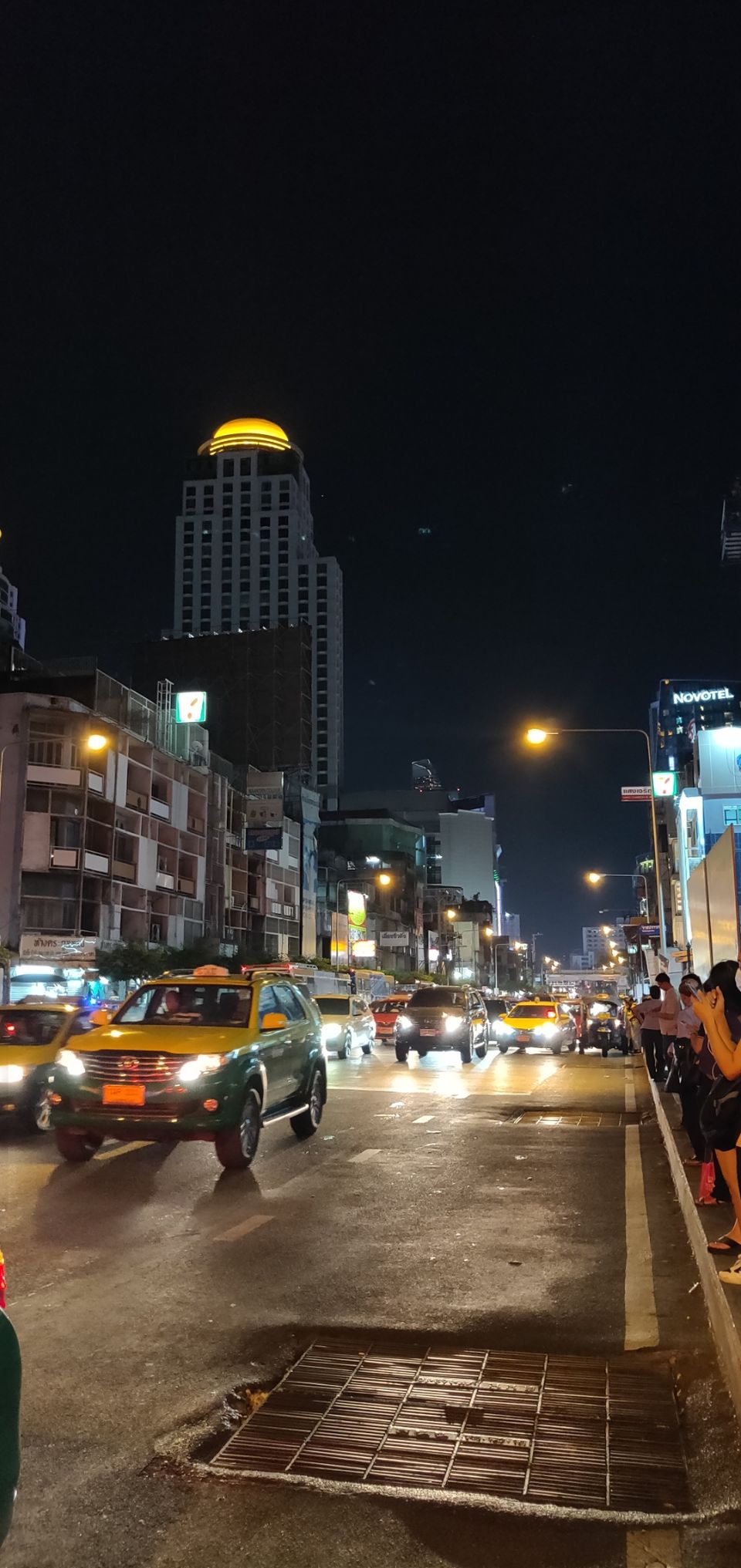 Photo of Indra Square, Ratchaprarop Road, Thanon Phaya Thai, Ratchathewi, Bangkok, Thailand by Tushar Dawar