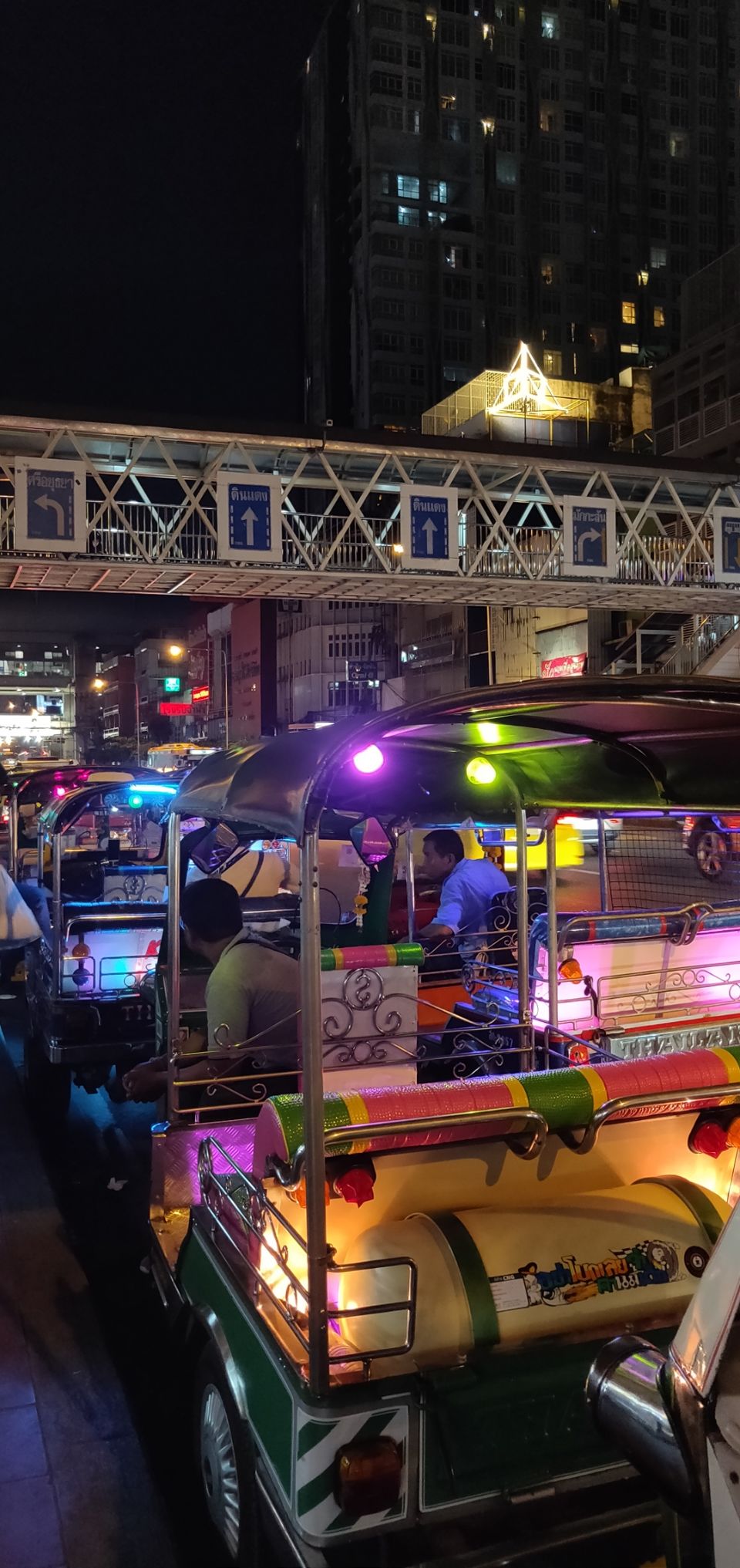 Photo of Indra Square, Ratchaprarop Road, Thanon Phaya Thai, Ratchathewi, Bangkok, Thailand by Tushar Dawar