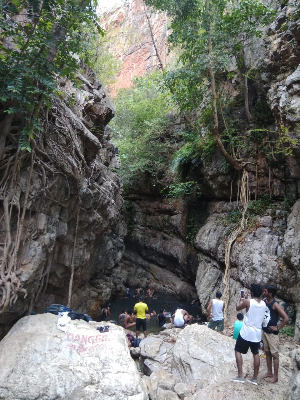 Photo of Tada waterfalls by Srinivas Guptha