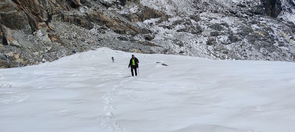 Photo of सिर्फ 15000 भारतीय रुपयों में किया एवरेस्ट बेस कैम्प ट्रेक l by Pankaj Mehta Traveller