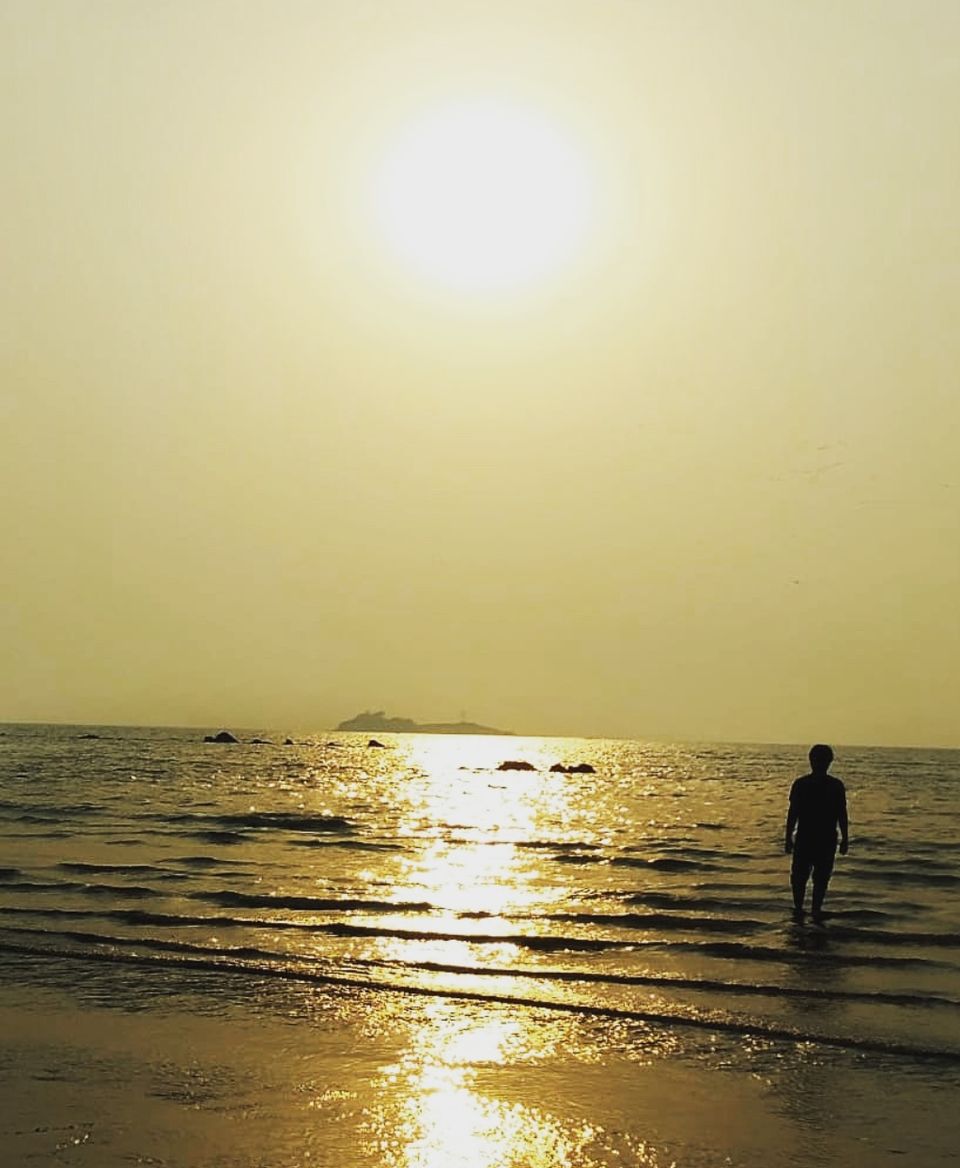 Photo of Alibaug - frolic in the sea by Amit Tarai