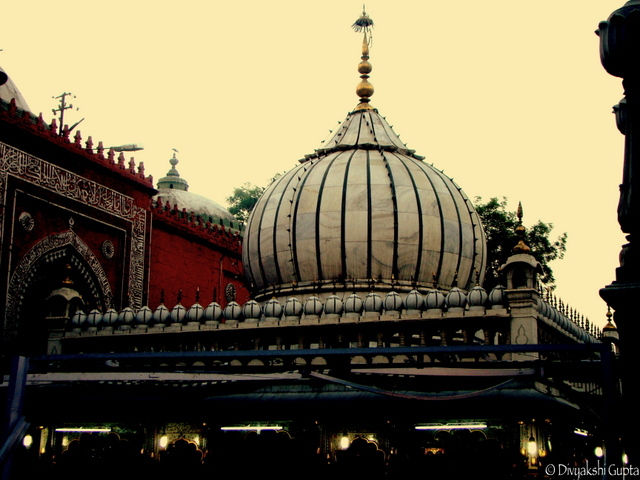 Photo of A day at the Hazrat Nizamuddin Dargah by Divyakshi Gupta