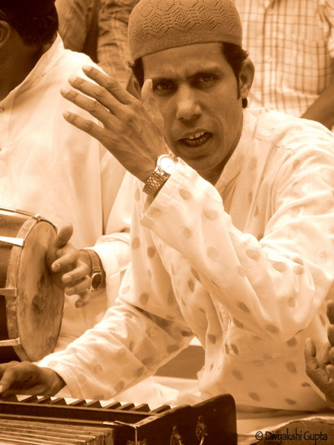 Photo of A day at the Hazrat Nizamuddin Dargah by Divyakshi Gupta