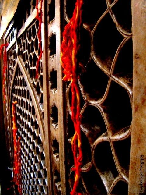 Photo of A day at the Hazrat Nizamuddin Dargah by Divyakshi Gupta