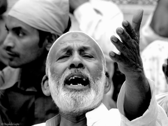 Photo of A day at the Hazrat Nizamuddin Dargah by Divyakshi Gupta