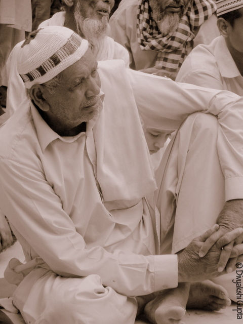 Photo of A day at the Hazrat Nizamuddin Dargah by Divyakshi Gupta