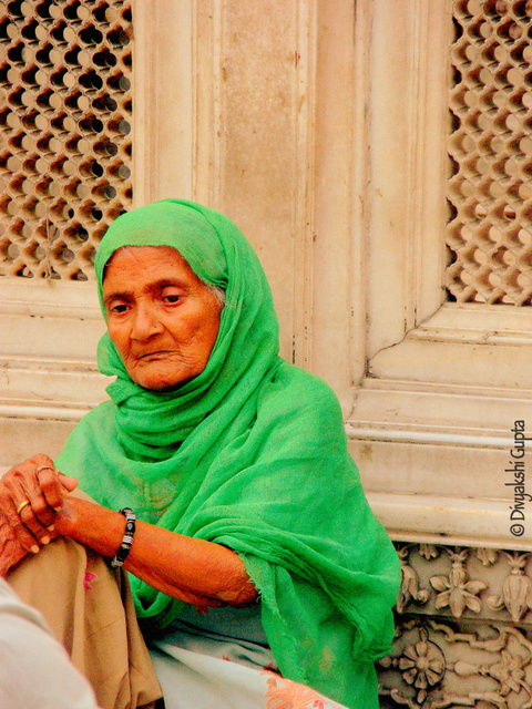 Photo of A day at the Hazrat Nizamuddin Dargah by Divyakshi Gupta