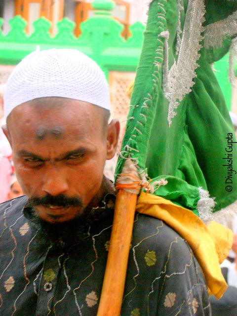 Photo of A day at the Hazrat Nizamuddin Dargah by Divyakshi Gupta