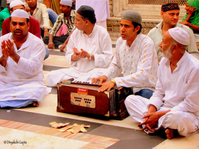 Photo of A day at the Hazrat Nizamuddin Dargah by Divyakshi Gupta