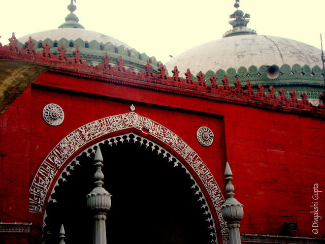 Photo of A day at the Hazrat Nizamuddin Dargah by Divyakshi Gupta