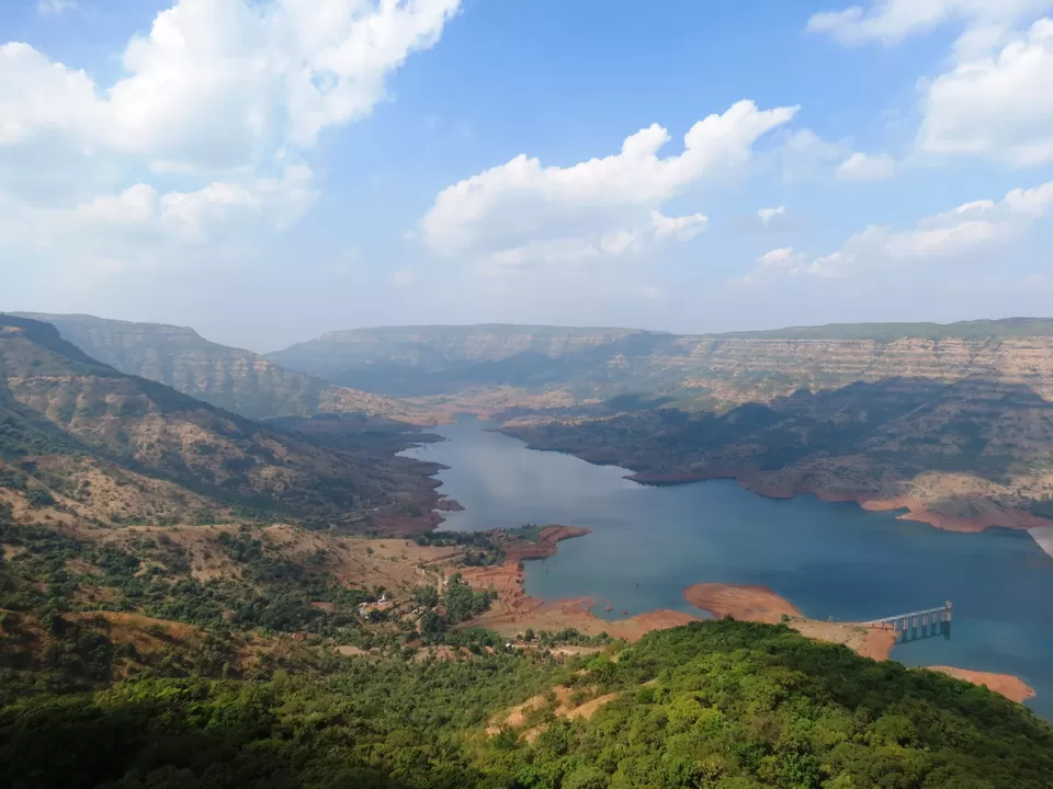 Photo of Kates Point Parking Lot, Golewadi, Maharashtra, India by Priti Gupta