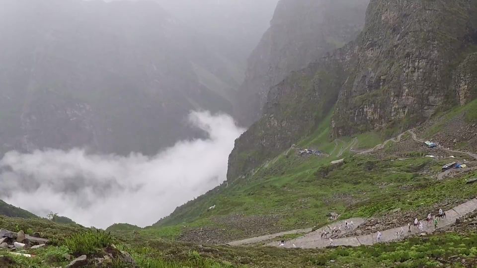 Photo of Valley of Flowers and Gurudwara Sri Hemkund Sahib - Road Trip plus Trekking by Hitesh Bhutani
