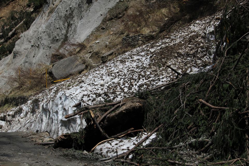 Photo of The road to Malana 11/14 by Hitesh Bhutani