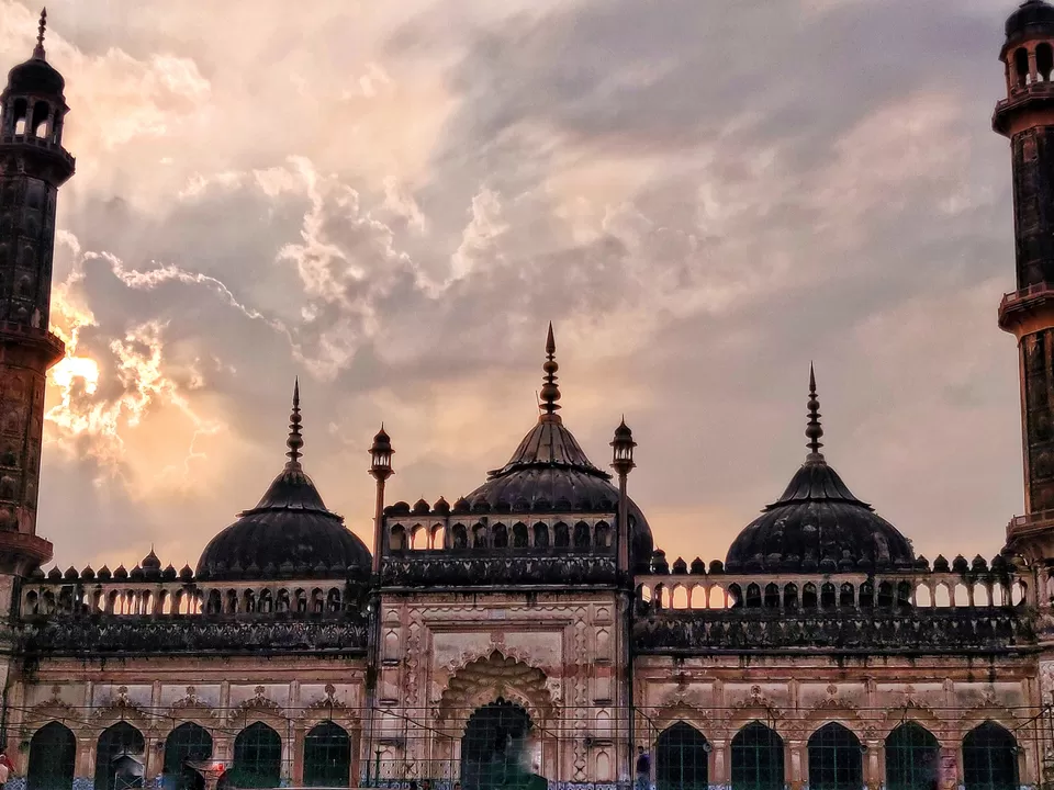 Photo of Bada Imambara (Main Building), Machchhi Bhavan, Lucknow, Uttar Pradesh, India by Nikhil Viswanath