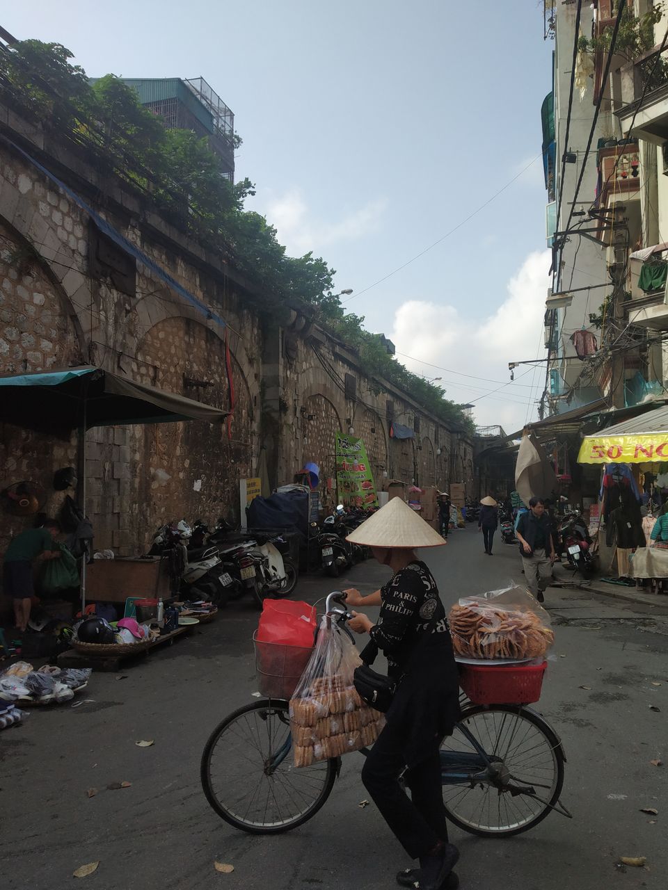 Photo of Hanoi, Hoàn Kiếm, Hanoi, Vietnam by Trisha Singhal