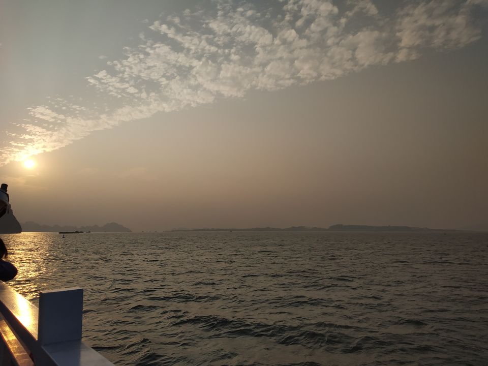 Photo of Ha Long Bay, Hà Phong, Hạ Long, Quảng Ninh, Vietnam by Trisha Singhal