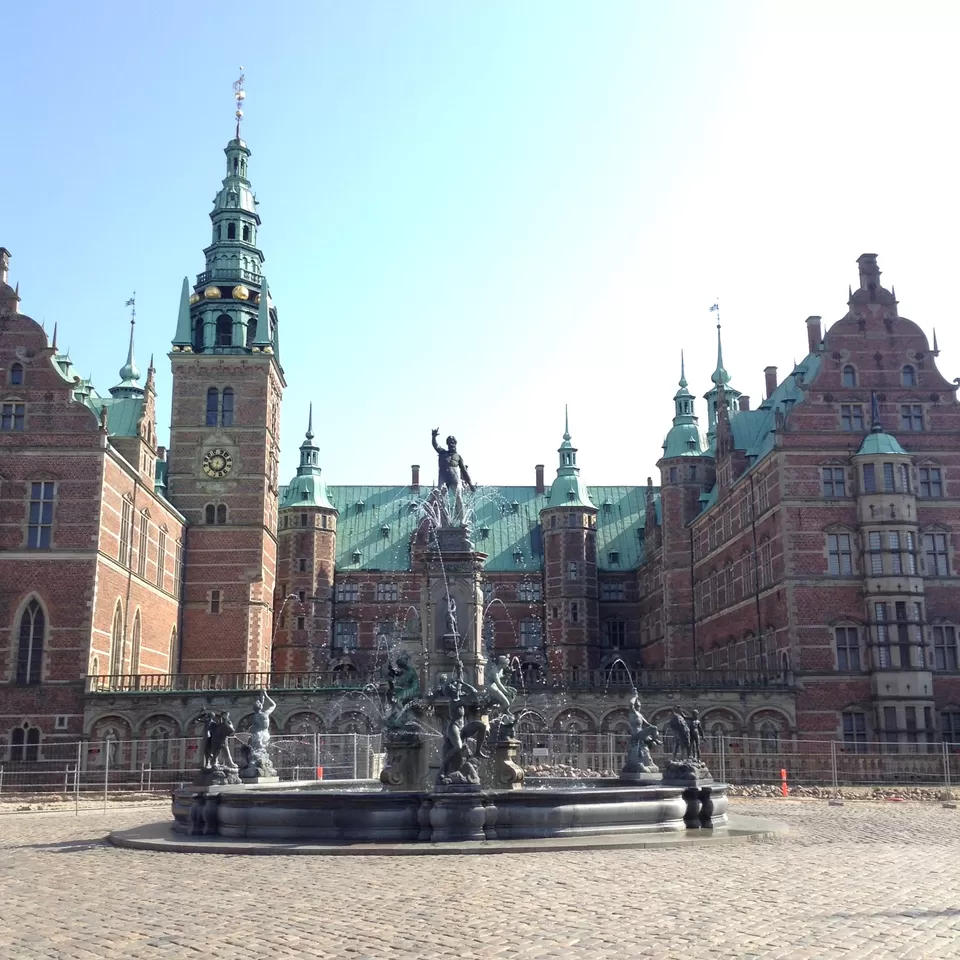 Photo of Frederiksborg Slot, Rendelæggerbakken, Hillerød, Denmark by Eve Ha