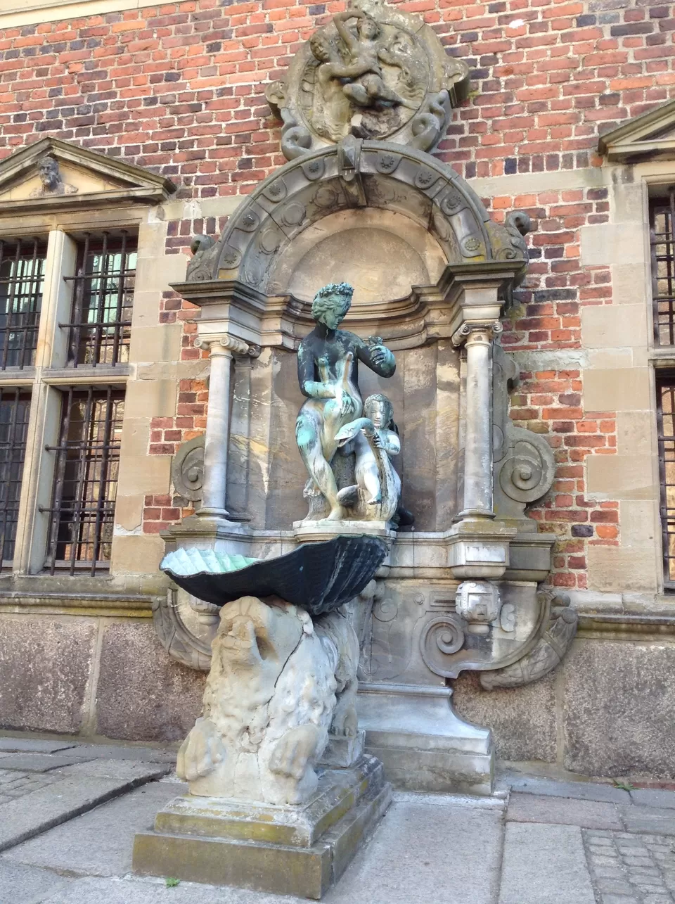 Photo of Frederiksborg Slot, Rendelæggerbakken, Hillerød, Denmark by Eve Ha