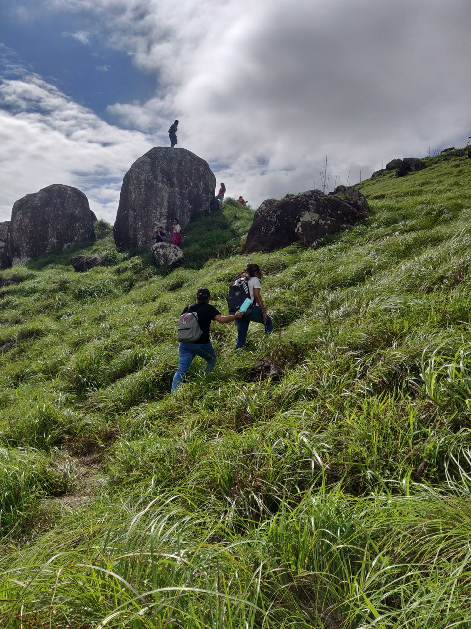 Photo of Enchanting Ponmudi Hills of Kerela by Saivivek Kalivemula