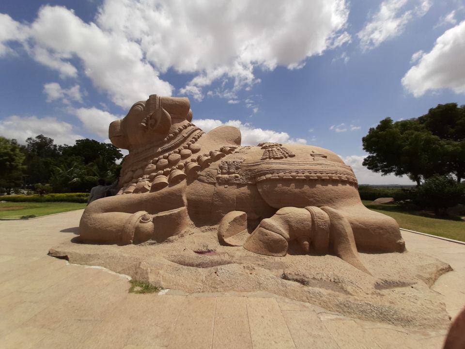 Photo of Lepakshi Nandi and historical Veerabhadra Temple by Saivivek Kalivemula