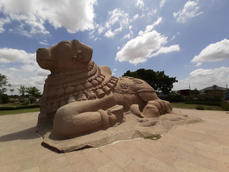 Photo of Lepakshi Nandi and historical Veerabhadra Temple by Saivivek Kalivemula