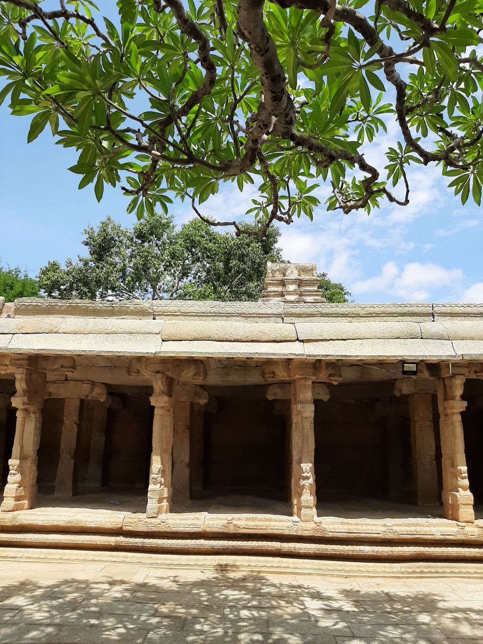 Photo of Lepakshi Nandi and historical Veerabhadra Temple by Saivivek Kalivemula