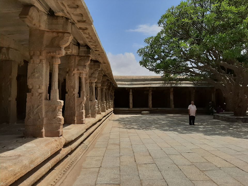 Photo of Lepakshi Nandi and historical Veerabhadra Temple by Saivivek Kalivemula