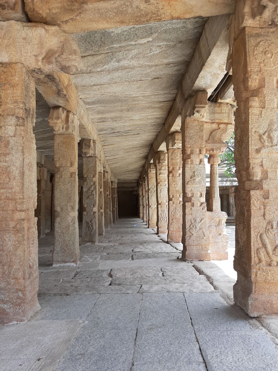 Photo of Lepakshi Nandi and historical Veerabhadra Temple by Saivivek Kalivemula