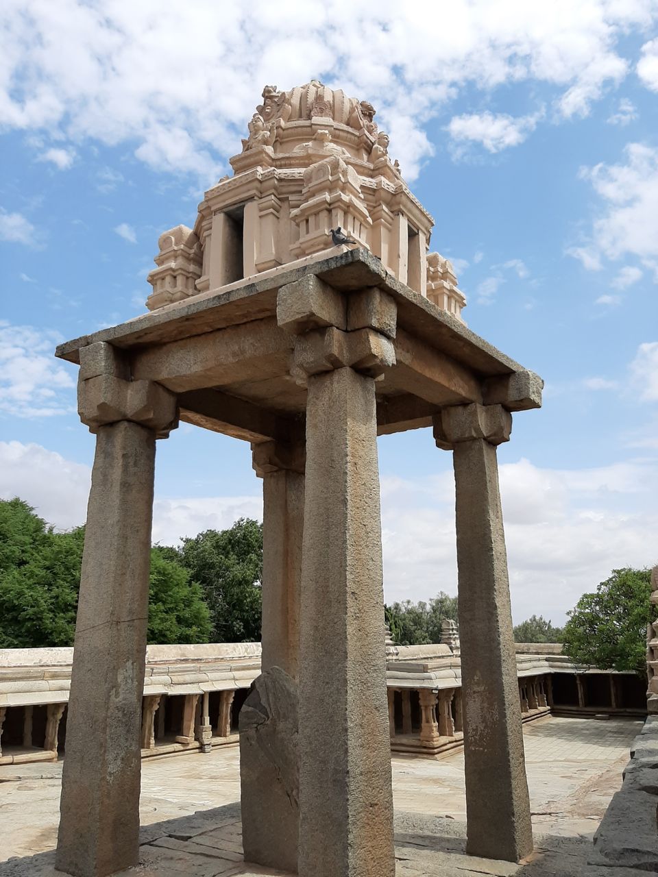 Photo of Lepakshi Nandi and historical Veerabhadra Temple by Saivivek Kalivemula