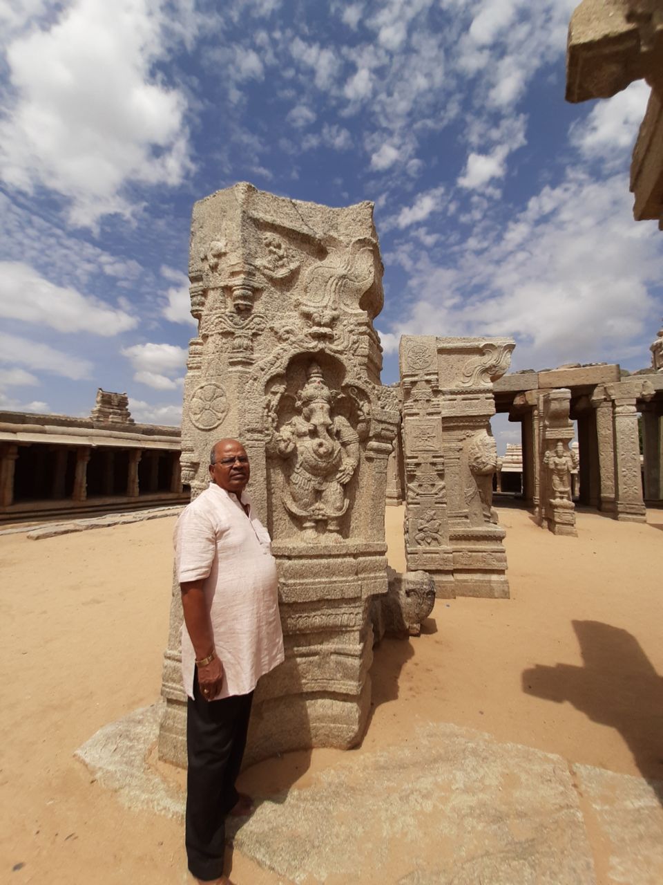 Photo of Lepakshi Nandi and historical Veerabhadra Temple by Saivivek Kalivemula