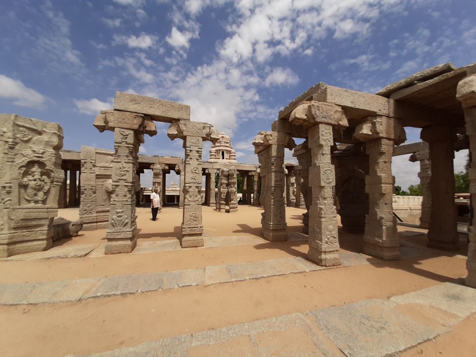 Photo of Lepakshi Nandi and historical Veerabhadra Temple by Saivivek Kalivemula
