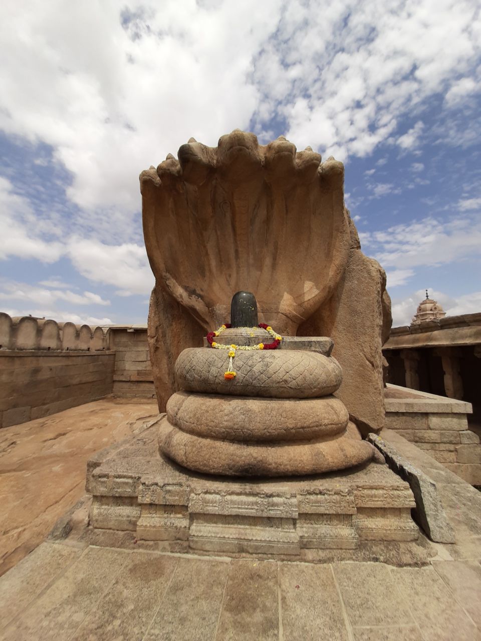 Photo of Lepakshi Nandi and historical Veerabhadra Temple by Saivivek Kalivemula