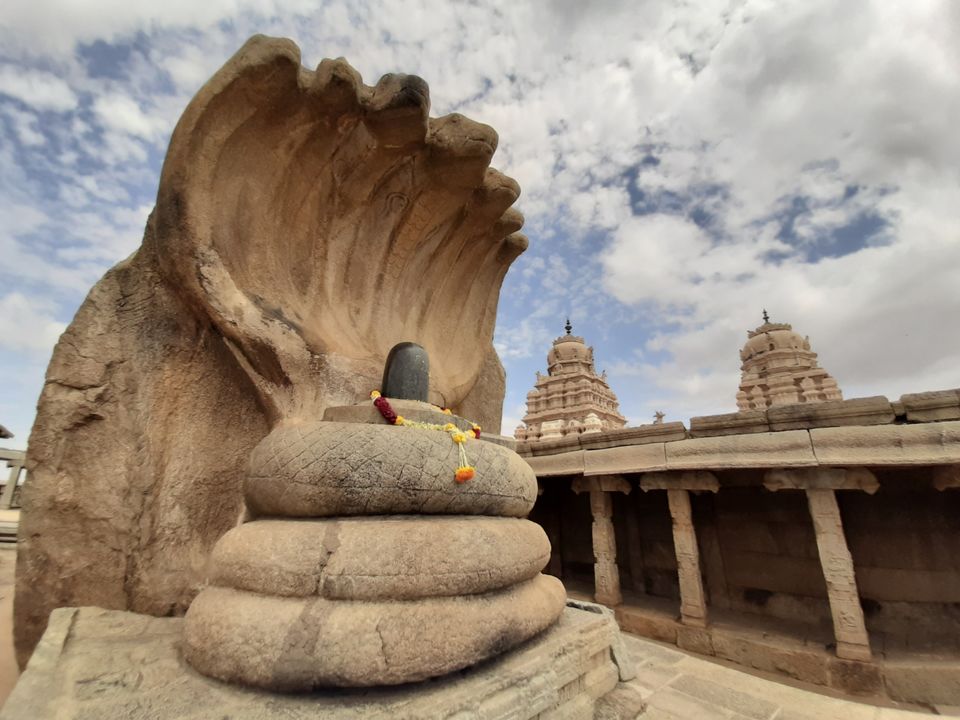 Photo of Lepakshi Nandi and historical Veerabhadra Temple by Saivivek Kalivemula