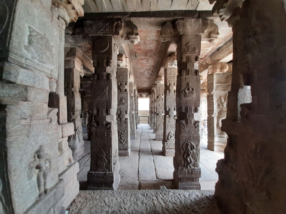 Photo of Lepakshi Nandi and historical Veerabhadra Temple by Saivivek Kalivemula