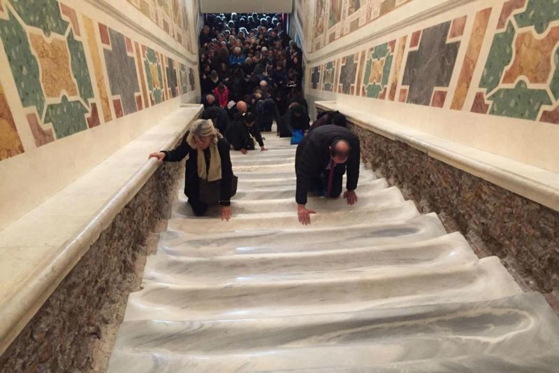 Photo of The Holy Staircase in Rome That Jesus Climbed Is Open to Visitors! by Palak Doshi