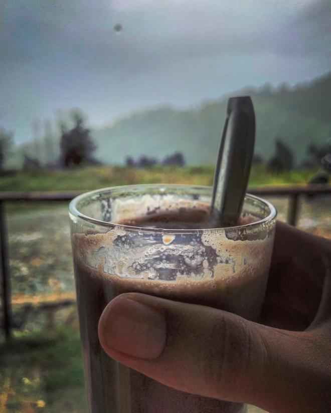 Photo of The Time When I Was Happily Stranded in This Heaven in Kangra Valley Called Kareri by Akanksha Siwach. Tales of The Hidden Trails