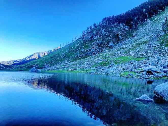 Photo of The Time When I Was Happily Stranded in This Heaven in Kangra Valley Called Kareri by Akanksha Siwach. Tales of The Hidden Trails