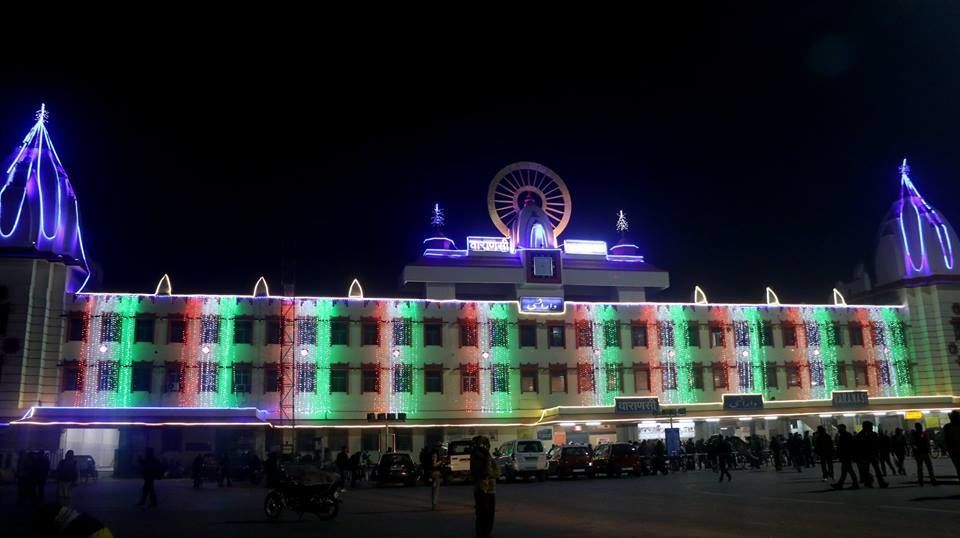 Photo of Varanasi Junction, Railwayganj Colony, Varanasi, Uttar Pradesh, India by Kabira Speaking