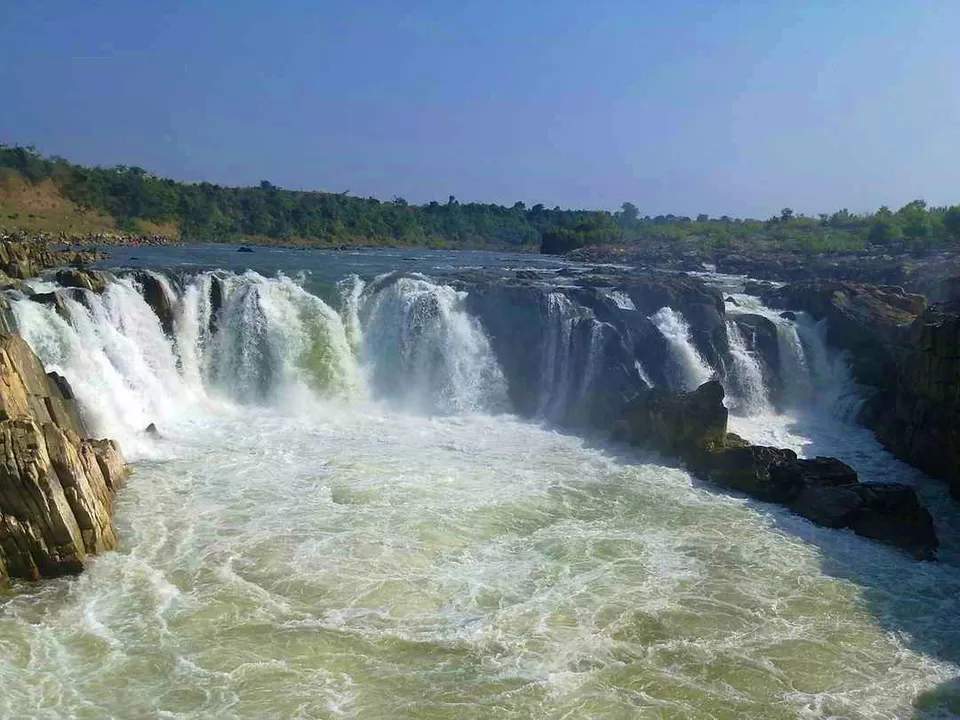 Photo of भेड़ाघाट वॉटर फॉल, Jabalpur, Madhya Pradesh, India by Kabira Speaking