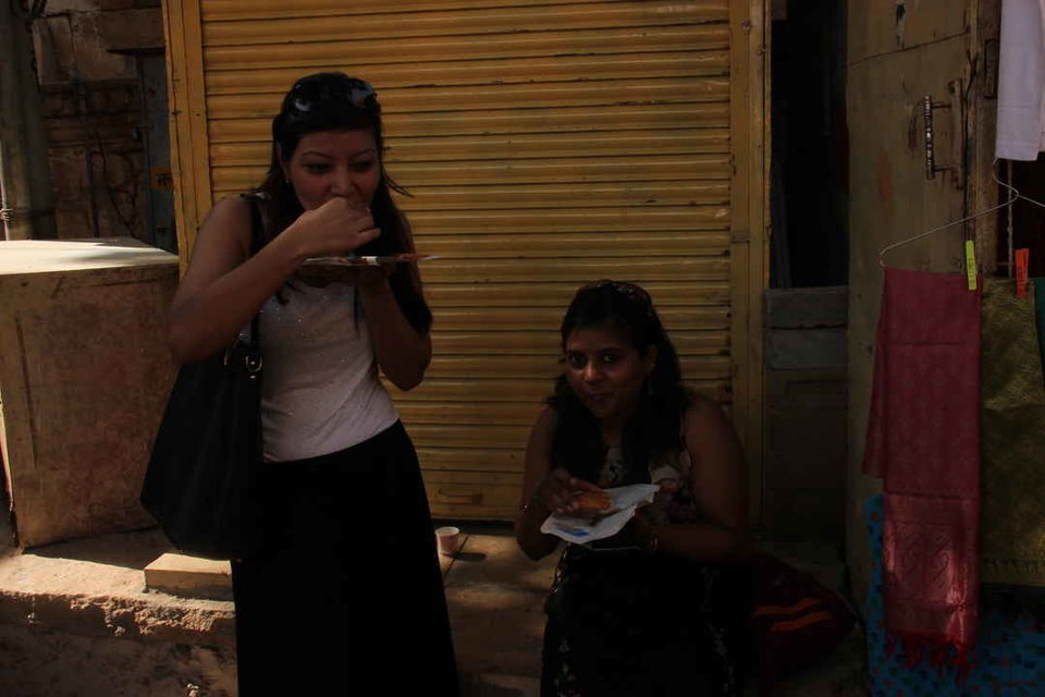 Photo of क्यों हर किसी को अपने बेस्ट फ्रेंड के साथ सफर ज़रूर करना चाहिए! by Shivani Rawat
