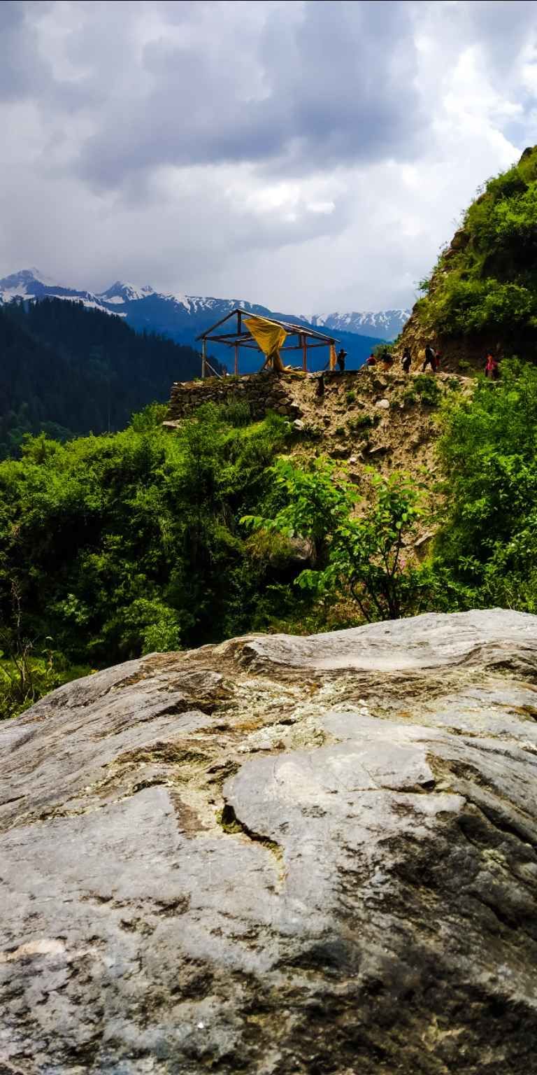 Photo of Kasol-kheerganga: मैं और शेरू। by Jeevesh Nandan