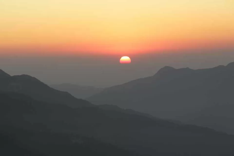 Photo of लाल टिब्बा दर्शनीय स्थान, bazar Road, Naya Mohalla, Landour, Mussoorie, Uttarakhand, India by Rishabh Dev