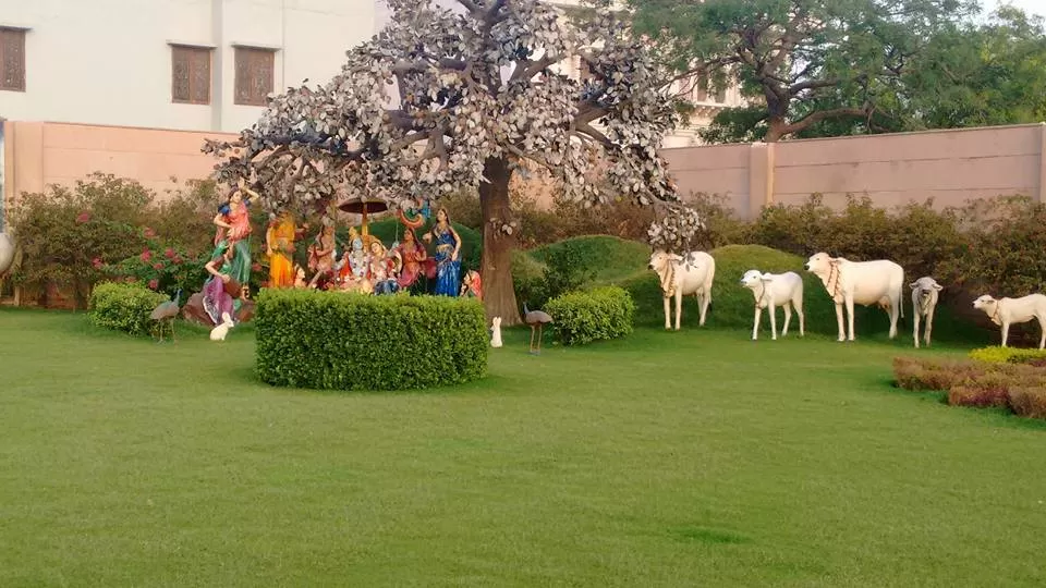 Photo of गोवर्धन पर्वत, Aanyor, Uttar Pradesh by Bhawna Sati