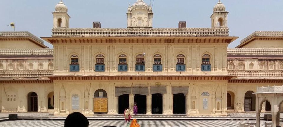 Photo of अयोध्या: सिर्फ विवाद नहीं, इस शहर की बाकी खासियतों पर भी डालें नज़र by Bhawna Sati