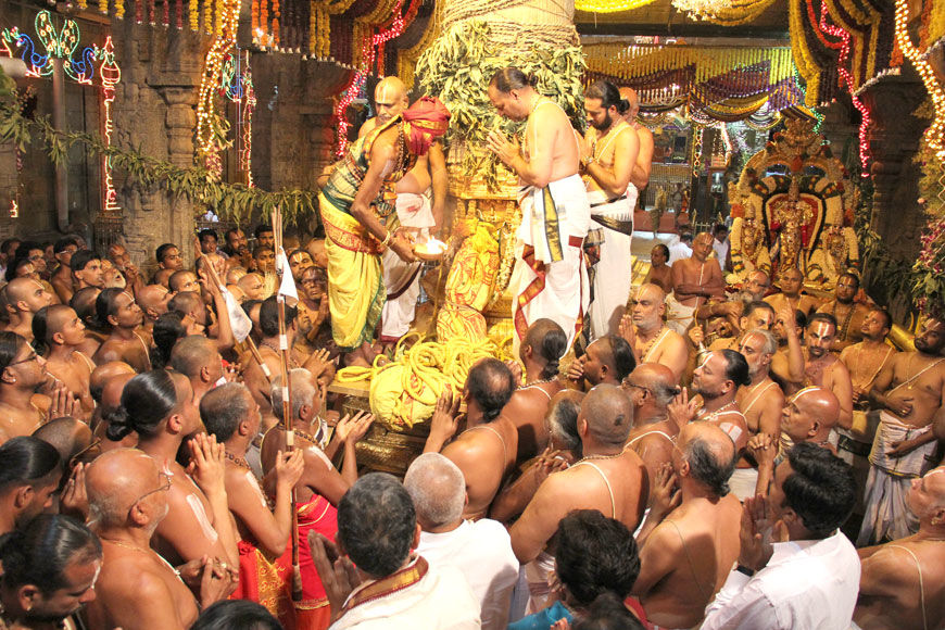 Photo of तिरुपति बालाजी: करोड़पति भगवान के इस मंदिर में छुपे हैं कई राज़ by Bhawna Sati