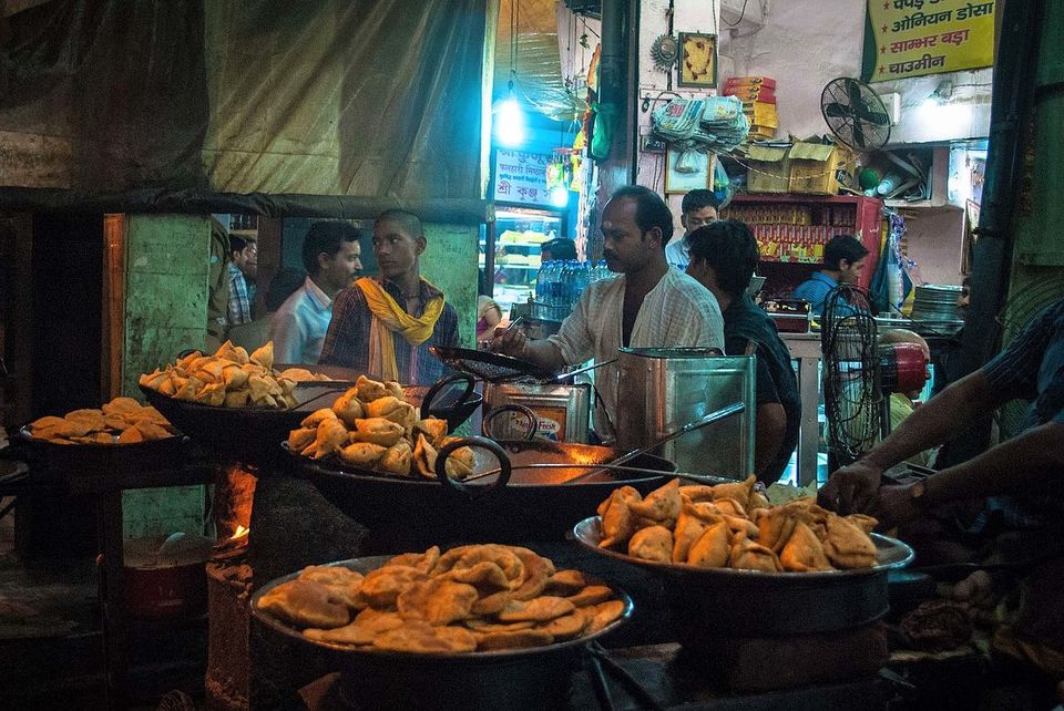 Photo of वाराणसी में खाने के वो बेहतरीन ठिकाने जो आपको गूगल भी नहीं बता पाएगा by Bhawna Sati